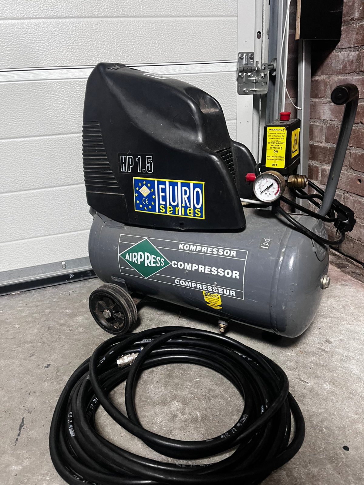 Airpress compressor HP 1,5, Doe-het-zelf en Verbouw, 25 tot 100 liter, Ophalen, Gebruikt