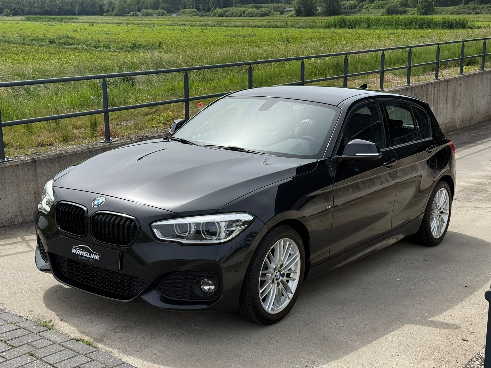 BMW 1-Serie M-Sport 136pk Aut 2018 Zwart NAP, Auto's, BMW, Parkeersensor, Zwart, Bedrijf, 650 kg