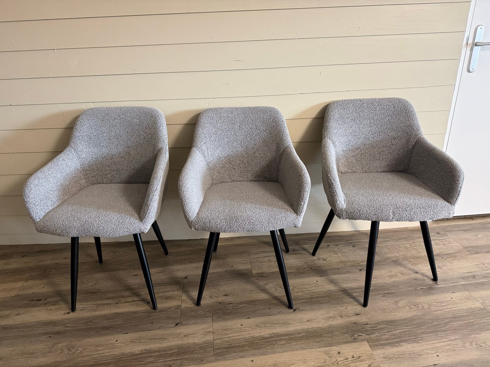 Set van 3 grijze eetkamer stoelen met zwarte poten, Huis en Inrichting, Stoelen, Ophalen, Drie, Zo goed als nieuw, Stof