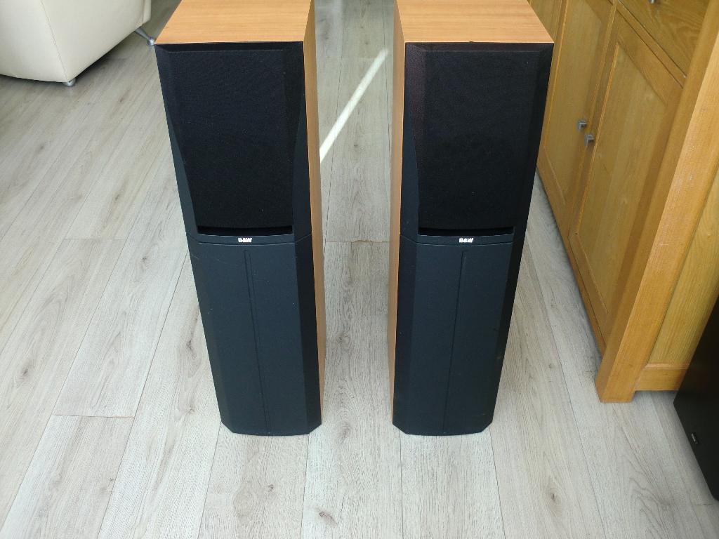 B&W DM 305 wood uitvoering te beluisteren in nette staat.