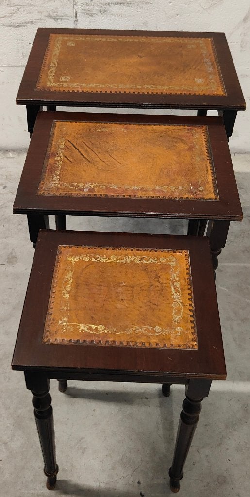 Vintage Set van 3 Nesting Tafeltjes met Lederen Inleg, Minder dan 55 cm, Gebruikt, Vierkant, Hout