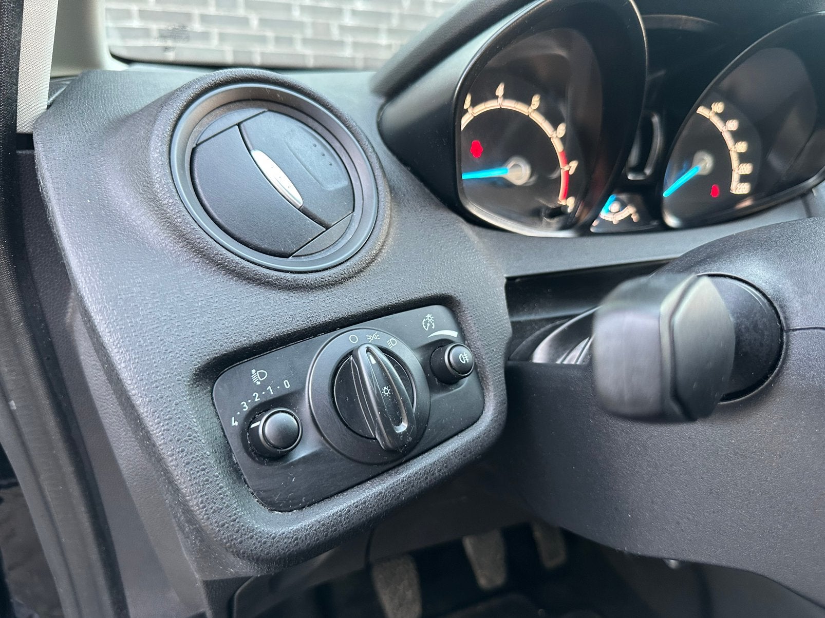 Foto 15 van Ford Fiësta 1.25 44KW 3DR 2014 Zwart/17INCH/CRPLY/NW ONDRHD