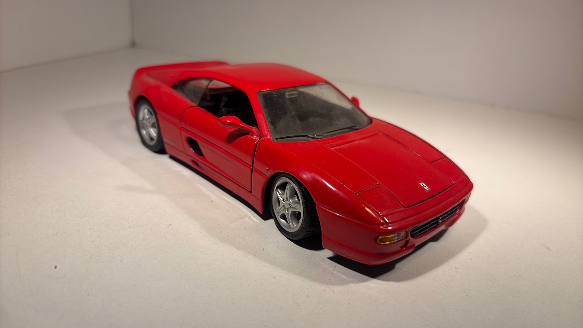 Ferrari f355 coupe maisto 1.24, Hobby en Vrije tijd, Modelauto's | 1:24, Maisto, Ophalen of Verzenden, A, A
