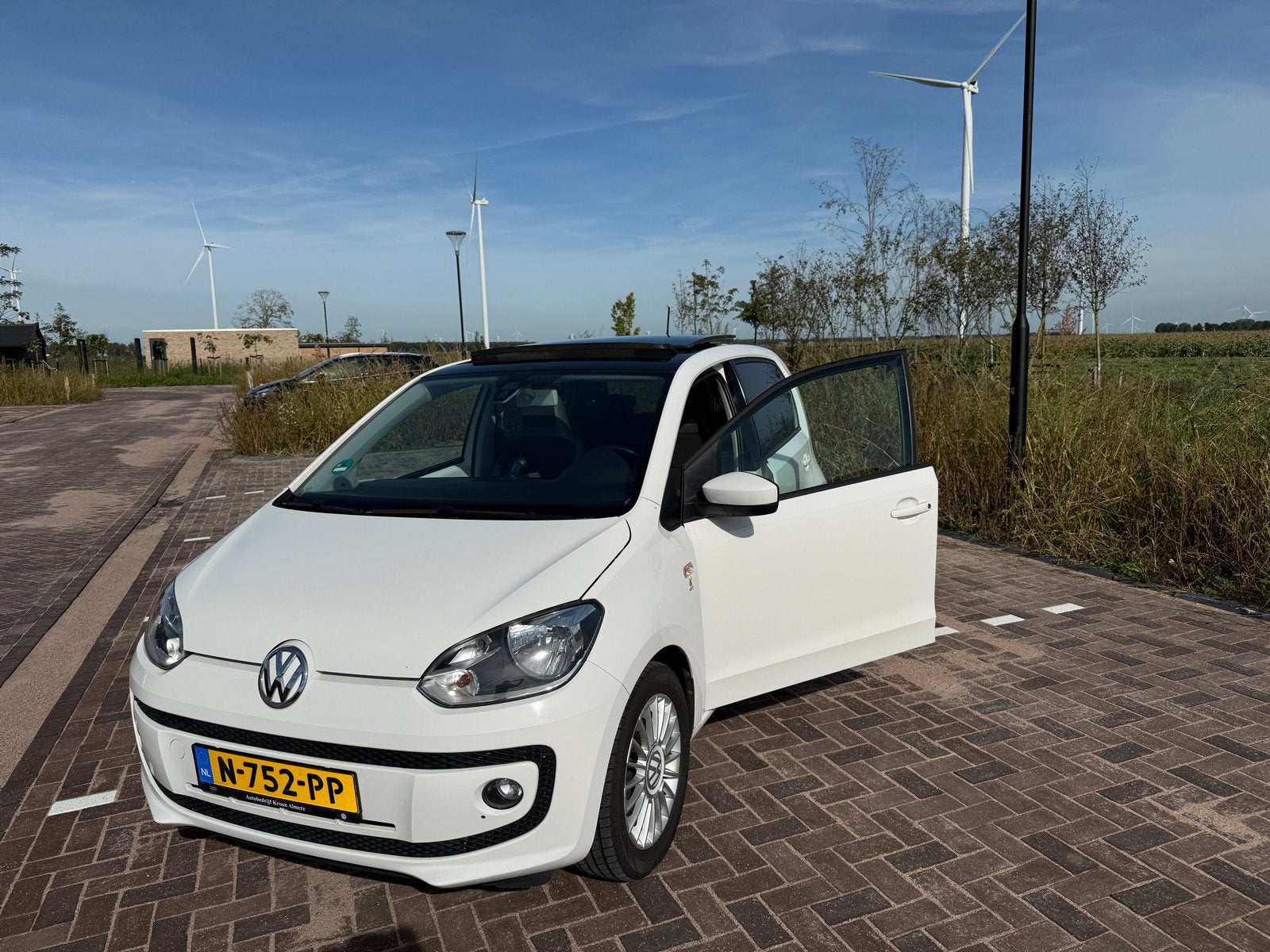 Volkswagen Up! High Up! 1.0 | 75PK | Airco | Stoelverwarming, Voorwielaandrijving, 74 pk, 840 kg, 4 stoelen