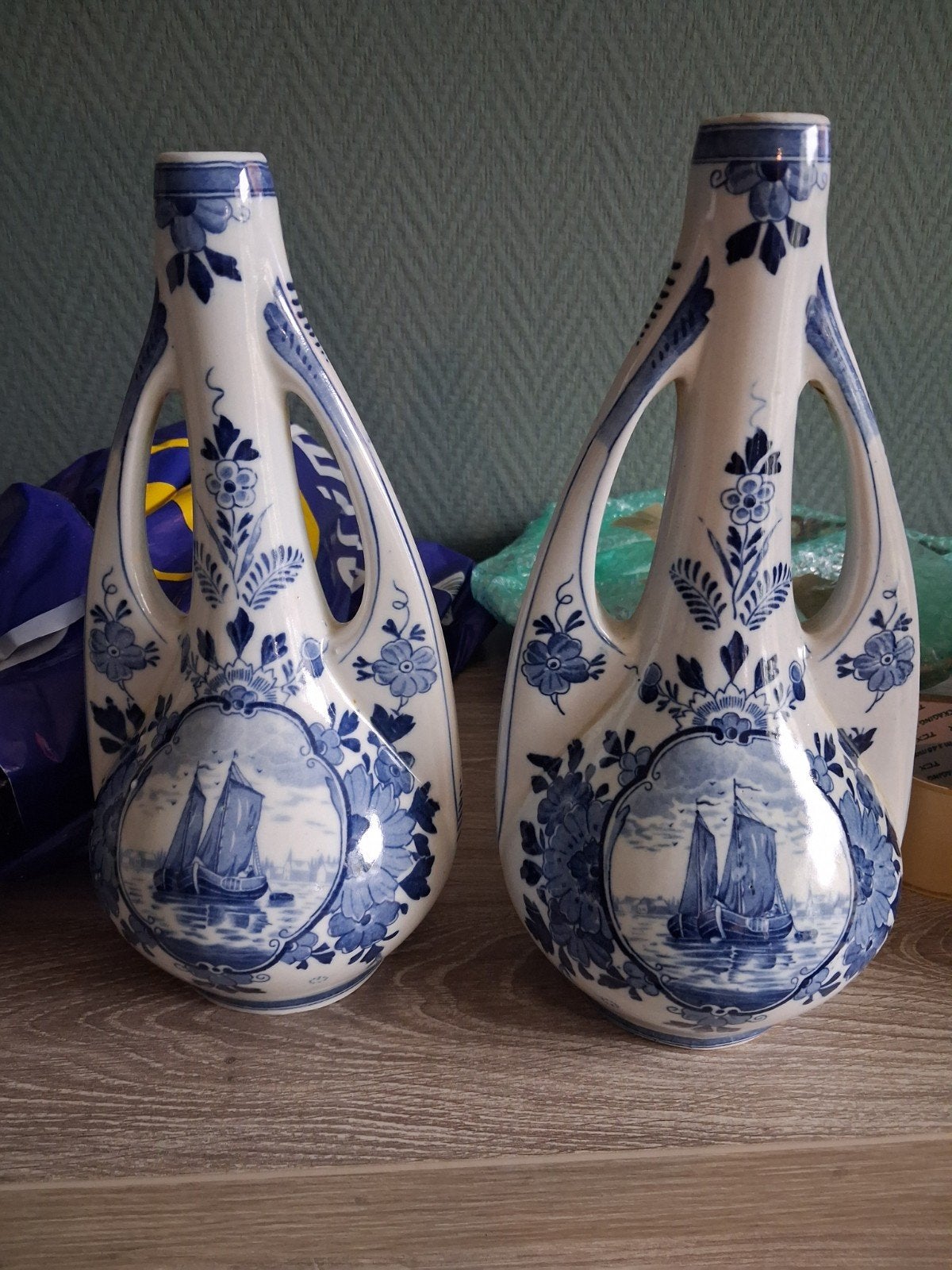 Set van 2 handgeschilderde Delfts Blauwe vazen, Antiek en Kunst, Ophalen of Verzenden