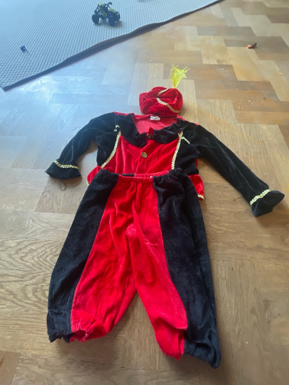 Pietenpak voor kinderen 4-6 jaar, Ophalen of Verzenden, Gebruikt, 110 t/m 116, Jongen of Meisje