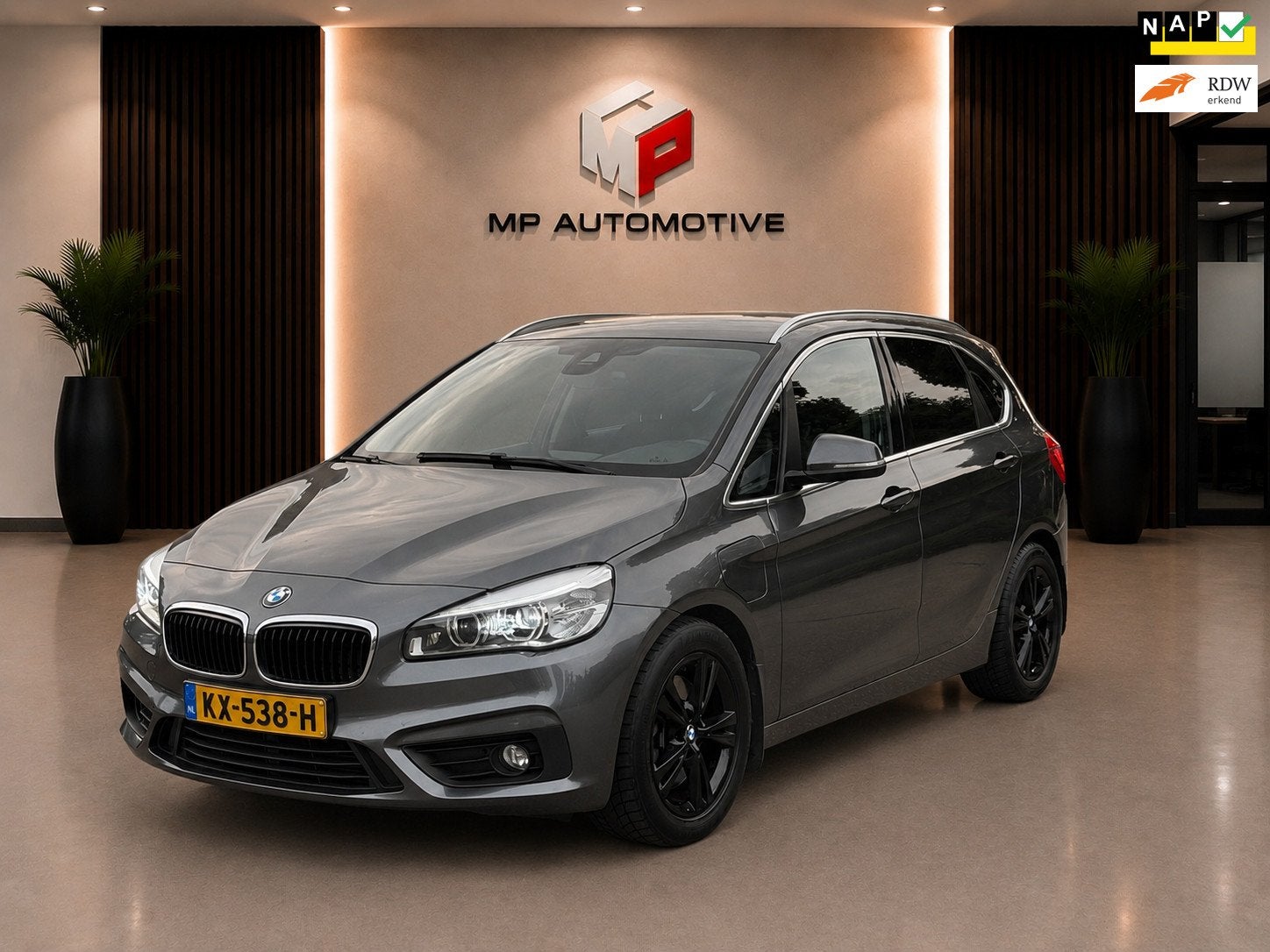 BMW 2-serie Active Tourer 225xe iPerformance Centennial Exec, Auto's, Automaat, 136 pk, Gebruikt, Euro 6