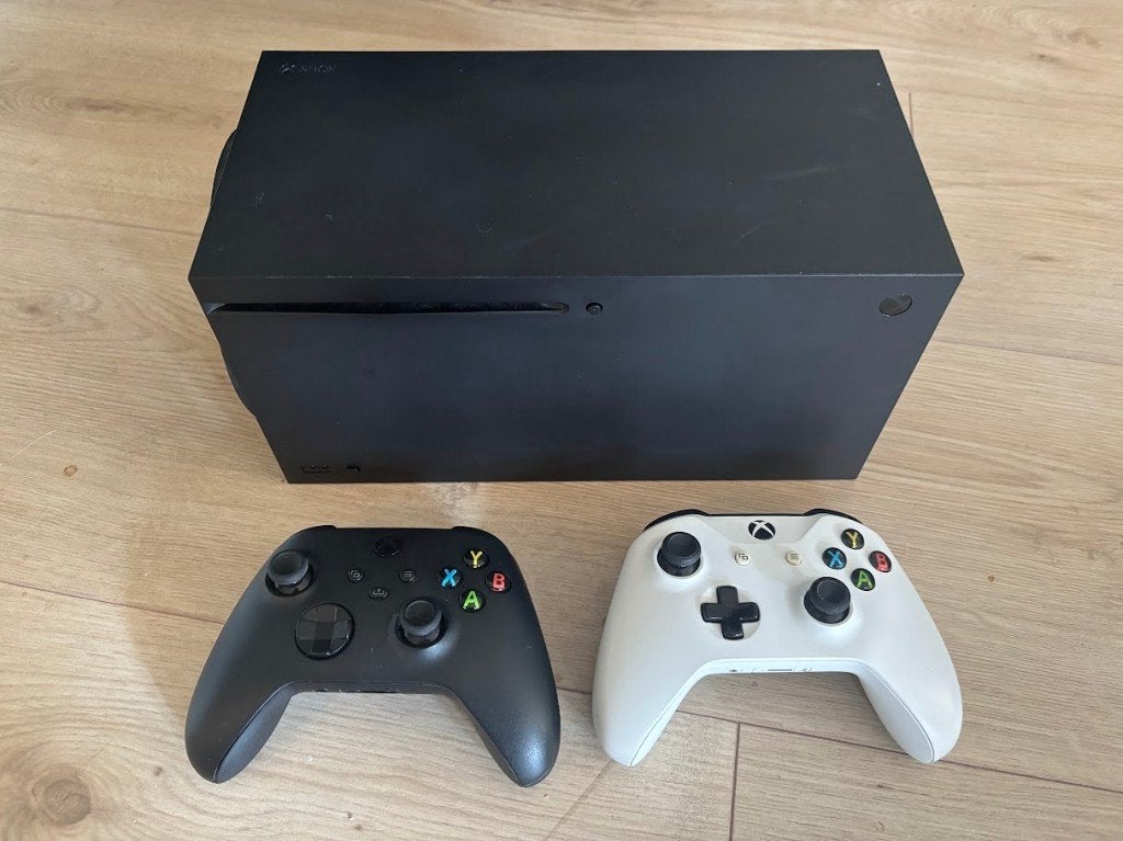 Xbox Series X inc. Controllers