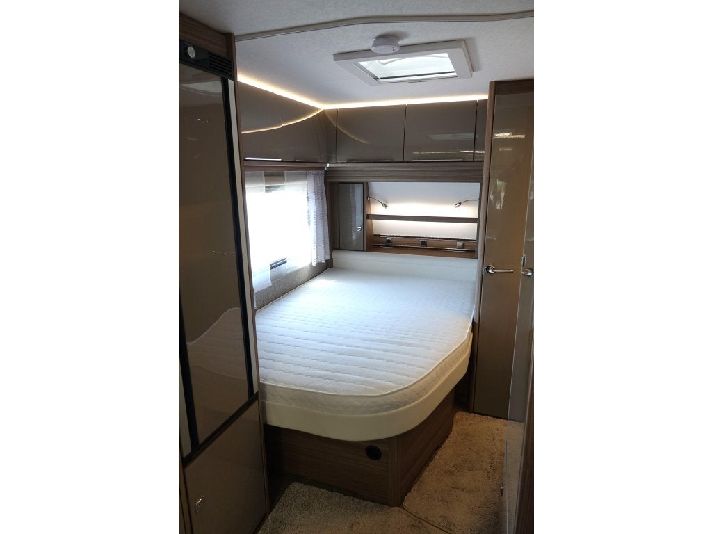 Fendt Tendenza 465 SFB 2024 Mover Luifel 1800KG Black Line, Caravans en Kamperen, Caravans, Rondzit, Dwarsbed, Bedrijf, Fendt