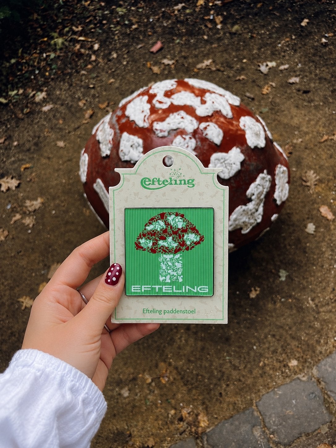 Efteling Paddenstoel Pin - Nieuw in verpakking, Verzamelen, Speldjes, Pins en Buttons, Ophalen of Verzenden, Nieuw, Dier of Natuur