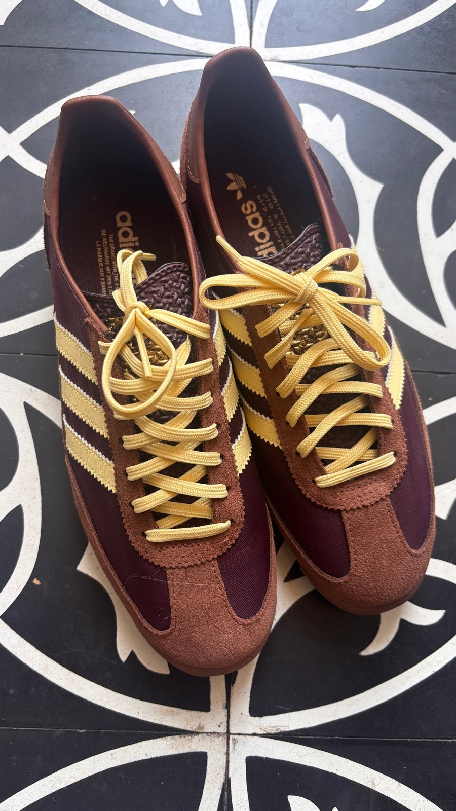 Adidas Sneakers Bruin/Geel - Maat 41 1/3, Ophalen of Verzenden, Nieuw, Bruin, Sneakers of Gympen