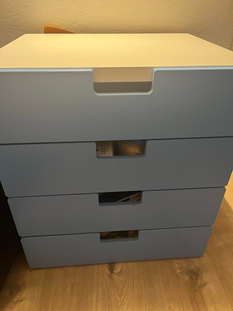 Ikea stuva malad Ladekast met 4 laden - Wit/Blauw, Ophalen, Overige materialen, Minder dan 50 cm, Gebruikt