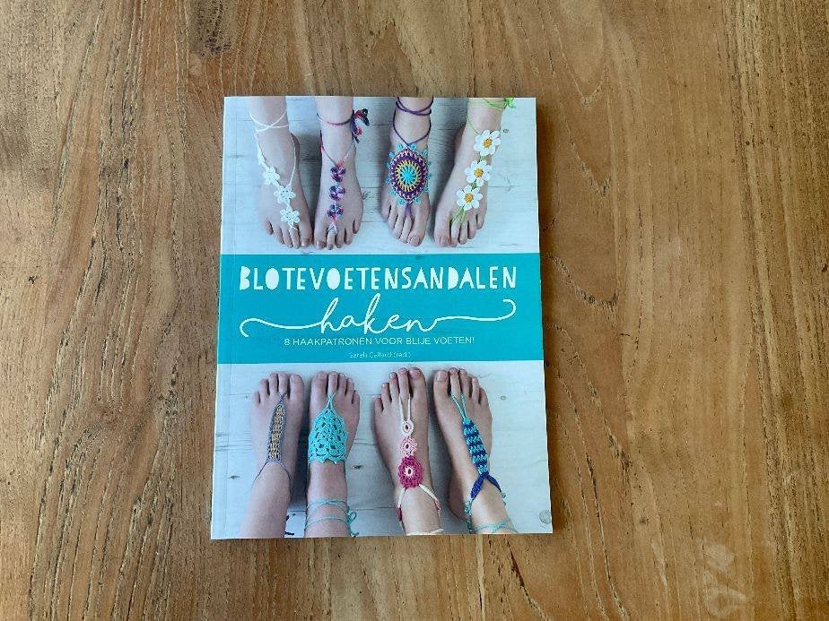 Ibiza sandalen haken blote voeten pb A4 formaat boek nieuw, Ophalen of Verzenden, Nieuw, Haken, Patroon of Boek