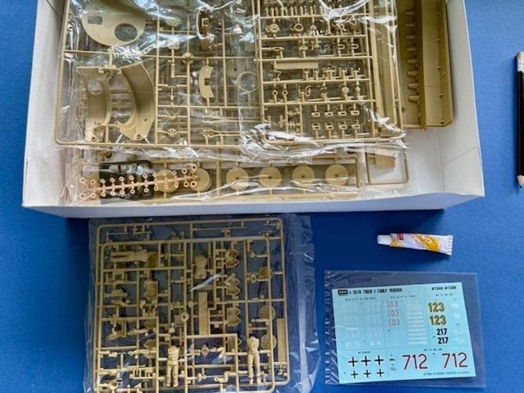 academy	1386	Tiger I (früh)  w/ crew	1/35 & PE sets, Overige merken, Tank, Verzenden, 1:32 tot 1:50