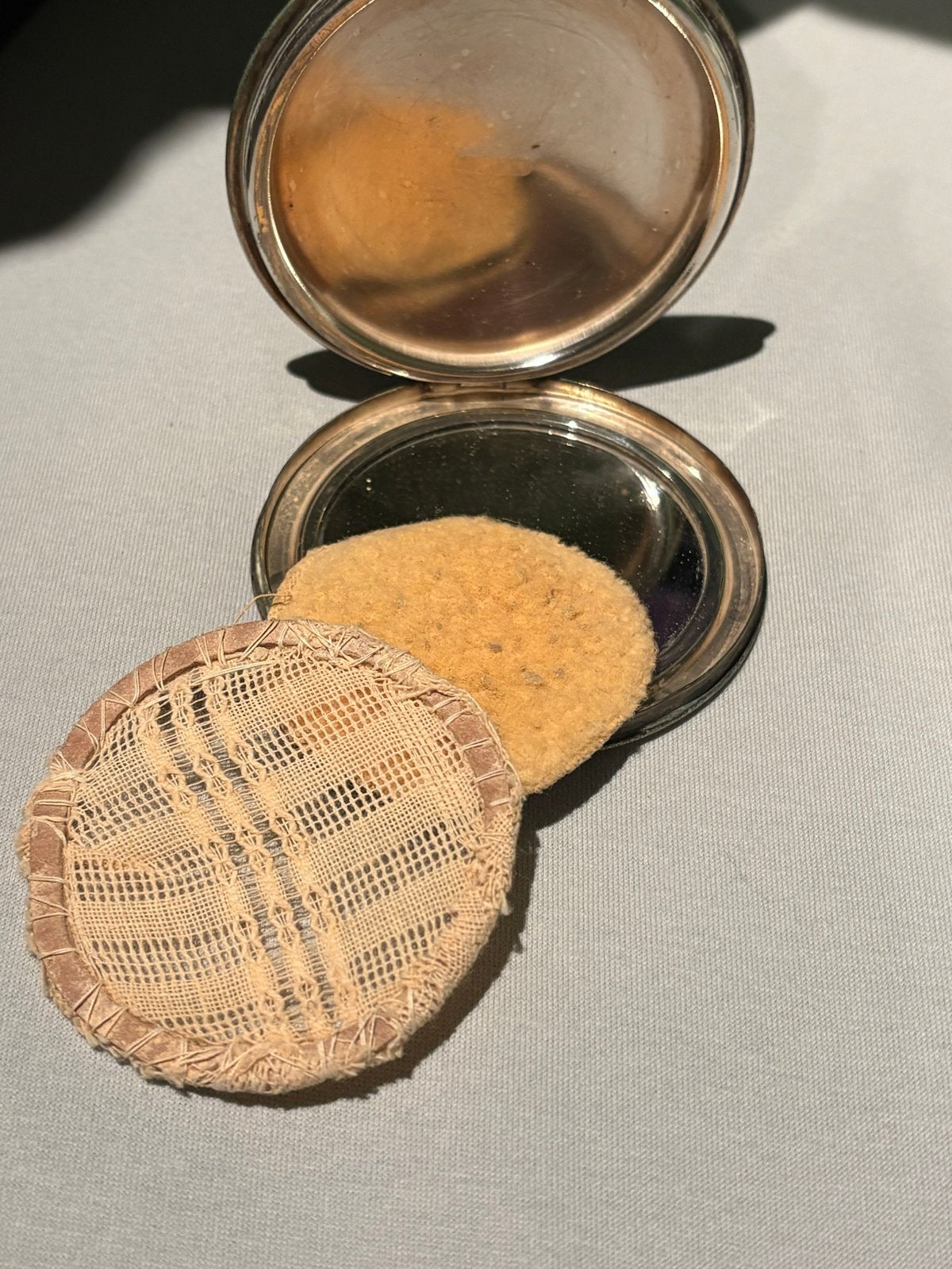 Vintage Gero 90 Verzilverde Poederdoos met Spiegeltje (1949), Antiek en Kunst, Ophalen of Verzenden, Zilver
