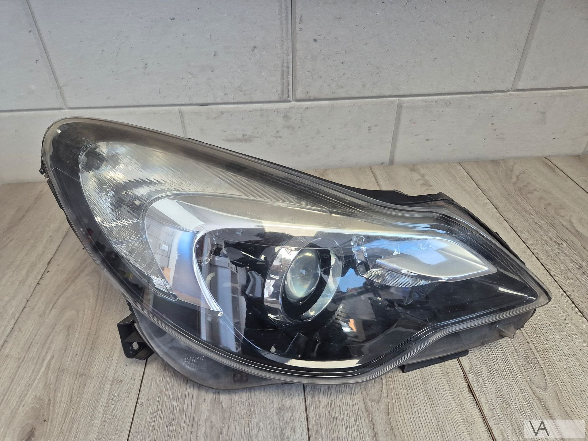 Koplamp rechts van Opel Corsa D facelift zwart met lens AFL, Gebruikt, -, -, Opel