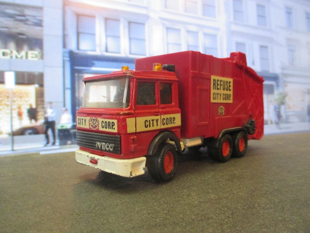 1:50 Iveco / Magirus Deutz D-Serie vuilniswagen - Matchbox, Hobby en Vrije tijd, Ophalen of Verzenden, Gebruikt, Bus of Vrachtwagen