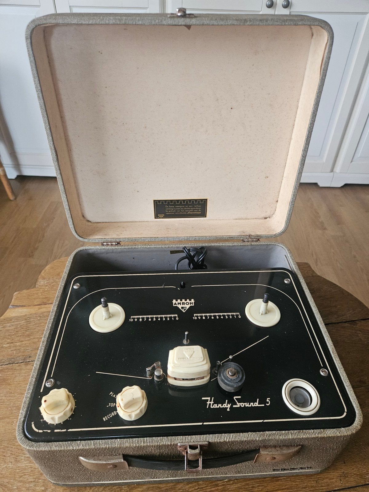 Bandrecorder Amroh 1953., Audio, Tv en Foto, Ophalen of Verzenden, Bandrecorder, Met stofkap
