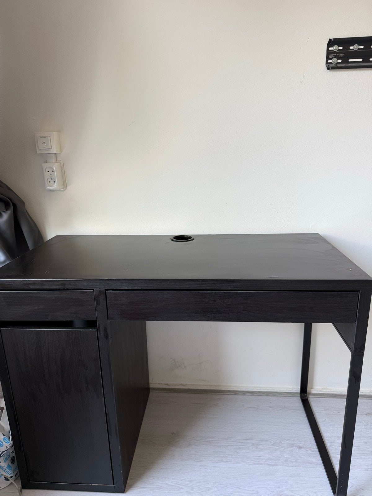 IKEA Bureau / Make-up Tafel - Donkerbruin/Zwart, Ophalen, Gebruikt, Met lades, Spaanplaat of MDF