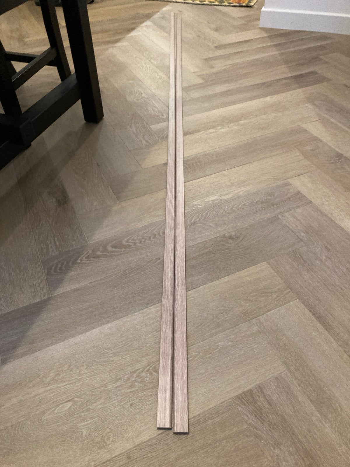 Nieuwe eikenhouten plinten (2 stuks), Doe-het-zelf en Verbouw, Plinten en Afwerking, Ophalen, Eiken, Nieuw, 250 cm of meer