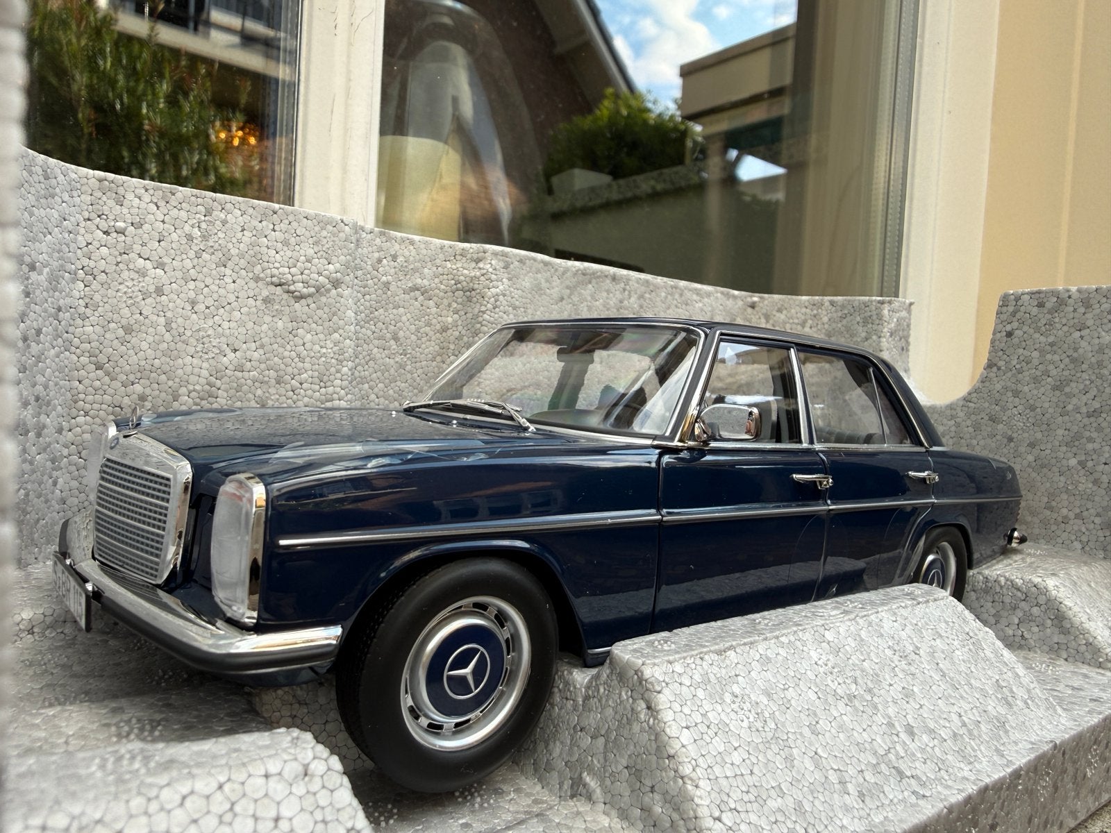 1:18 Mercedes W115 200 Mitternachtsblau 1973 - 1976 Norev, Auto, Norev, 70-72 Av. de Bohlen, Vaulx-en-Velin, 69120, France, Norev