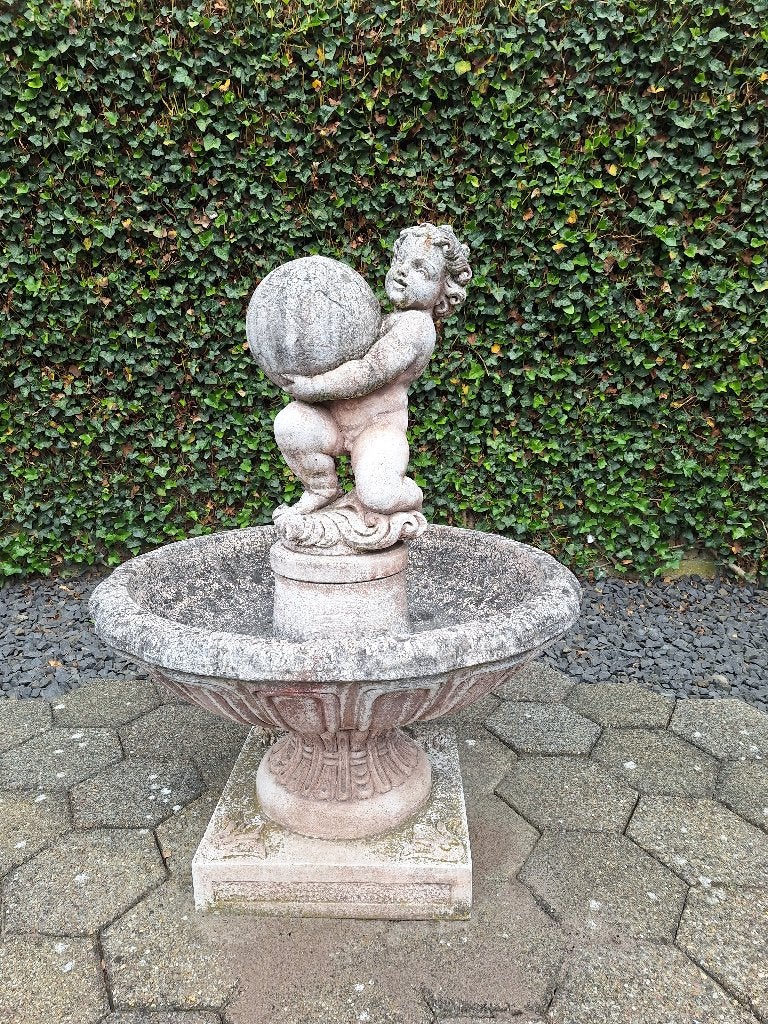 fontein met engel, Ophalen, Zo goed als nieuw, Beton, Fontein