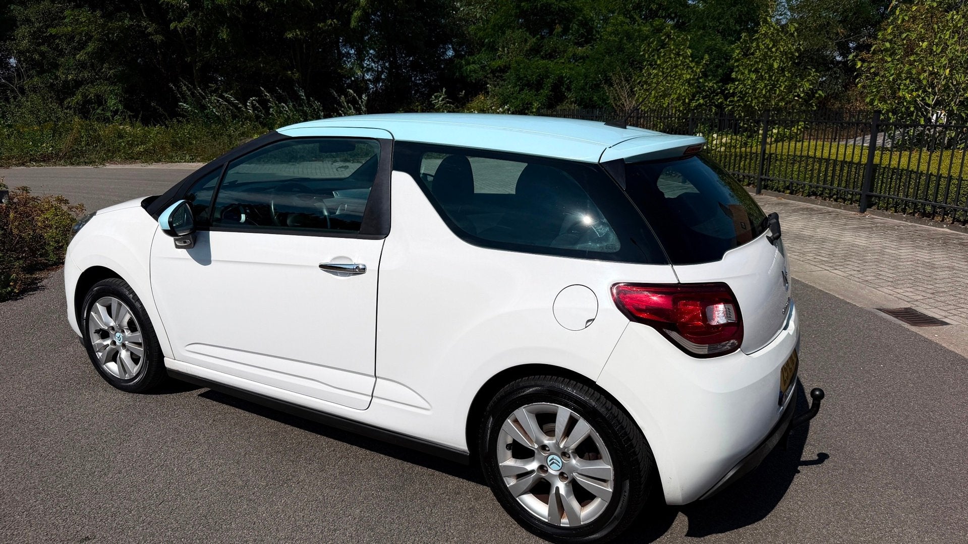 Citroen DS3 1.4 Chic AIRCO LM VELGEN APK-8-2027, Voorwielaandrijving, Stof, Zwart, Wit