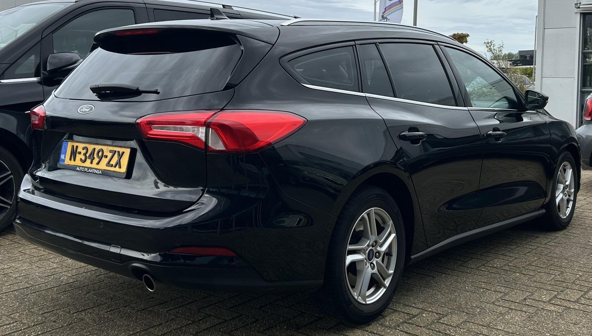 Ford Focus Wagon 1.0 EcoBoost Titanium Business 125PK | AUTO, Gebruikt, Euro 6, 715 kg, Zwart
