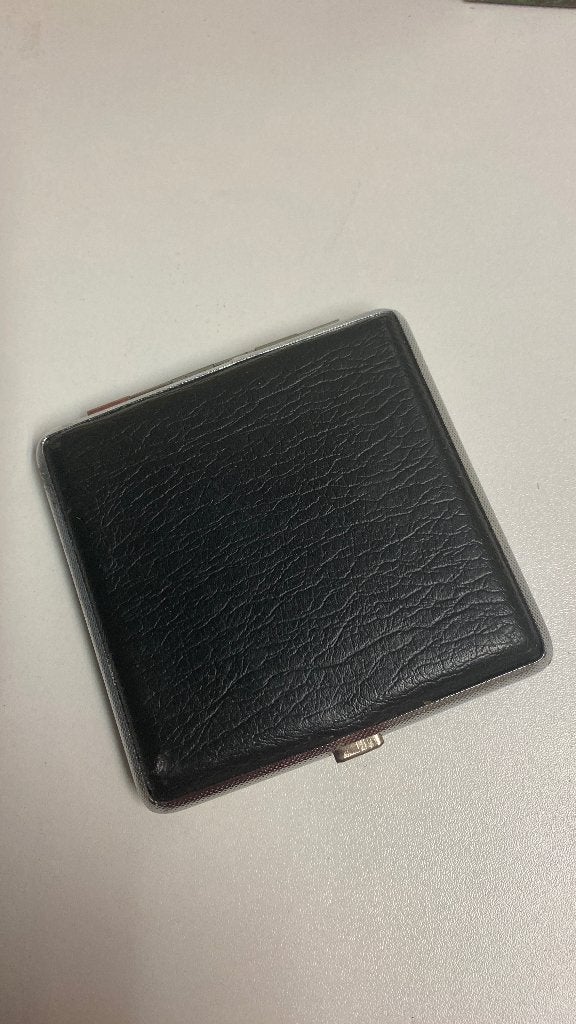 Vintage sigarettendoosje met zwart lederen afwerking, Ophalen of Verzenden, Gebruikt, Tabaksdoos of Verpakking