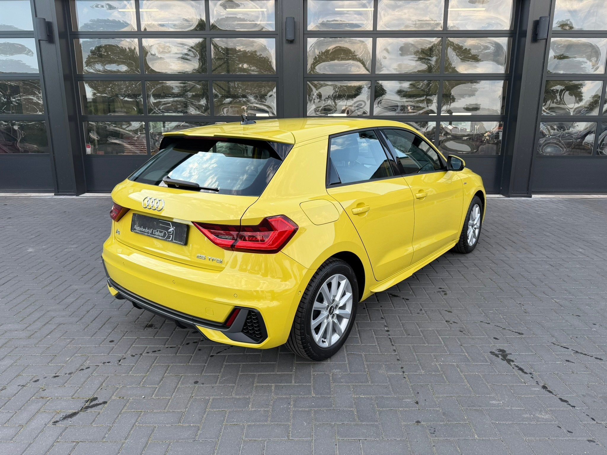 Audi A1 Sportback 30 TFSI S-Line / LED / ACC / Navi / CarPla, 95 pk, Bedrijf, 3 cilinders, Parkeersensor