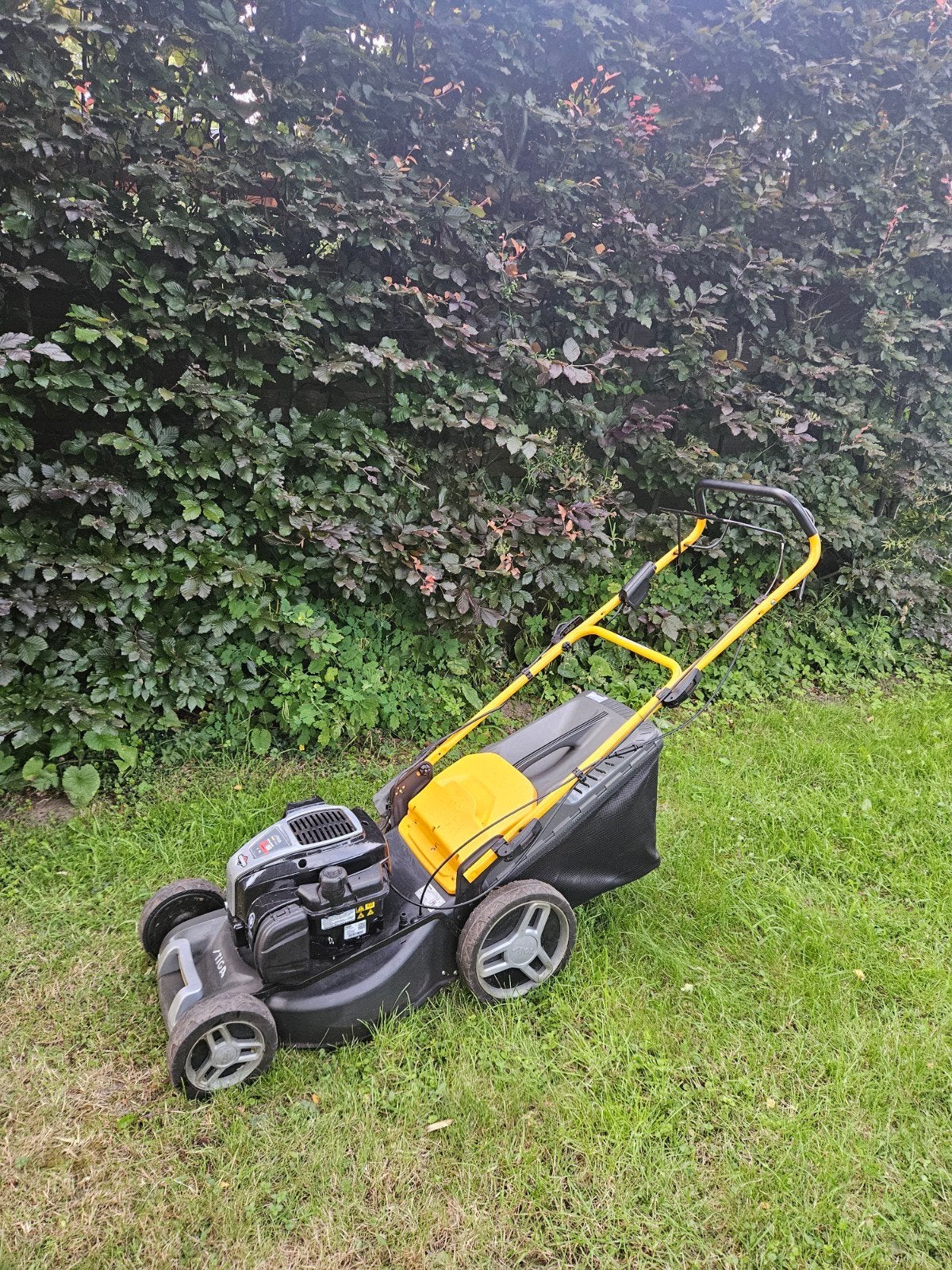 Stiga zelfrijdende maaier elektrische start, Tuin en Terras, Grasmaaiers, Ophalen, Stiga, Zo goed als nieuw, Benzine-grasmaaier