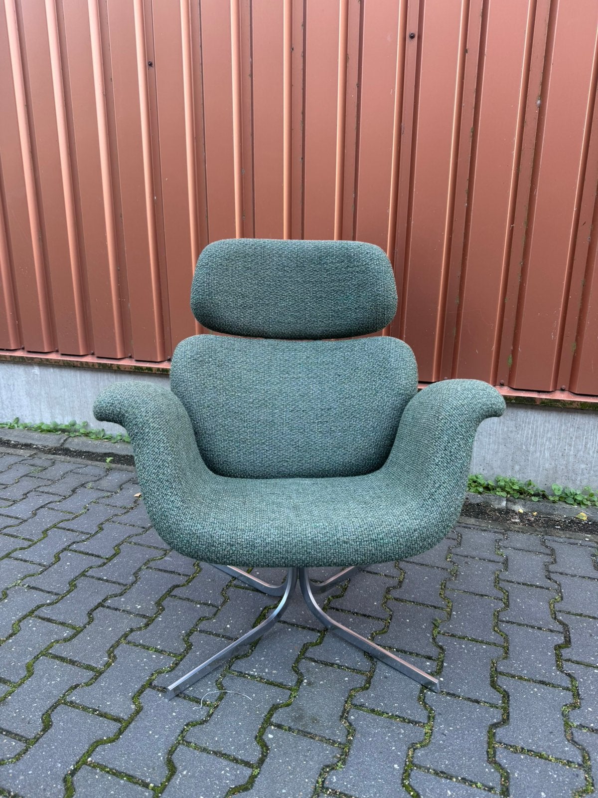 Set van 2x Artifort Big Tulip F545 op zwarte kruispoot, Luxe design, Nieuw, 75 tot 100 cm, Artifort