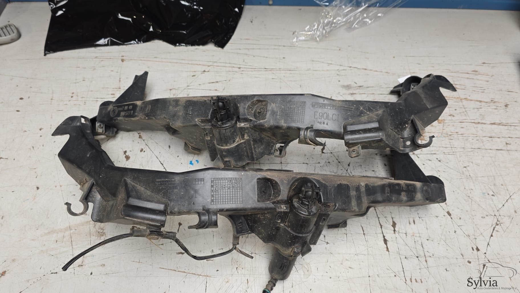Koplamphouder set BMW 3 serie E90 E91 LCI 51647138401 713840, Gebruikt, -, -, Ophalen of Verzenden