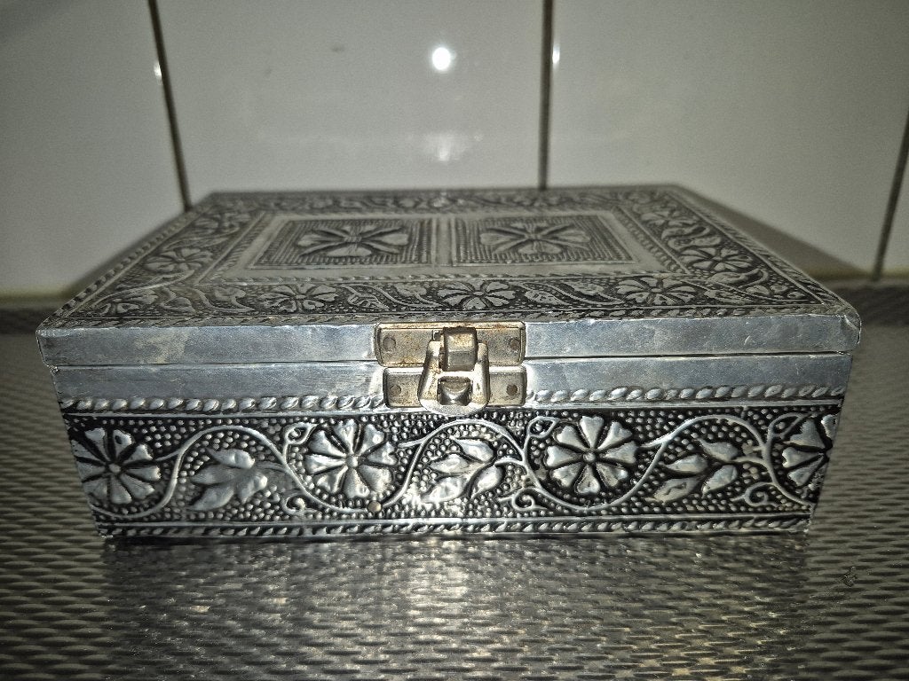 zilverkleurige (sieraden)kist, Ophalen of Verzenden, Gebruikt, Zilver