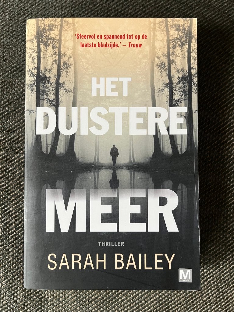 Sarah Bailey - Het duistere meer., Boeken, Ophalen of Verzenden, Zo goed als nieuw, Sarah Bailey
