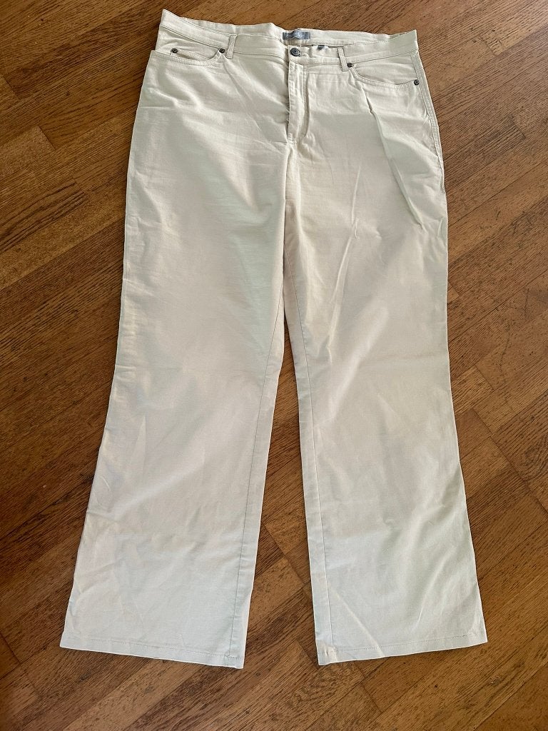 Broek maat 48, Beige, Ophalen of Verzenden, Zo goed als nieuw, Essentials