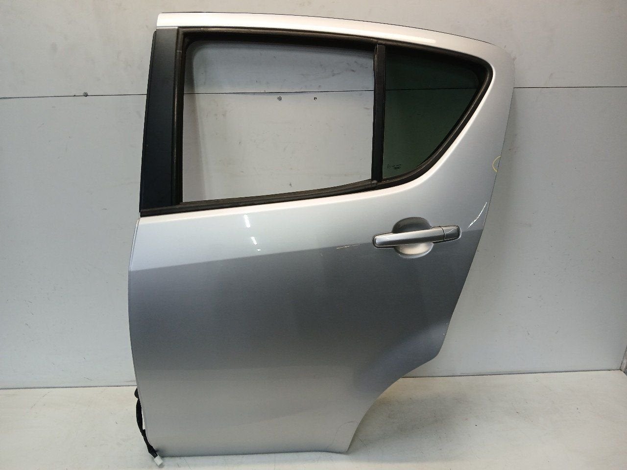 Portier links achter Suzuki Splash, Auto-onderdelen, Onderdelen@venauto.nl, Van der Ven Autorecycling B.V., Gebruikt, Ettenseweg 76, 4706 PB Roosendaal, The Netherlands