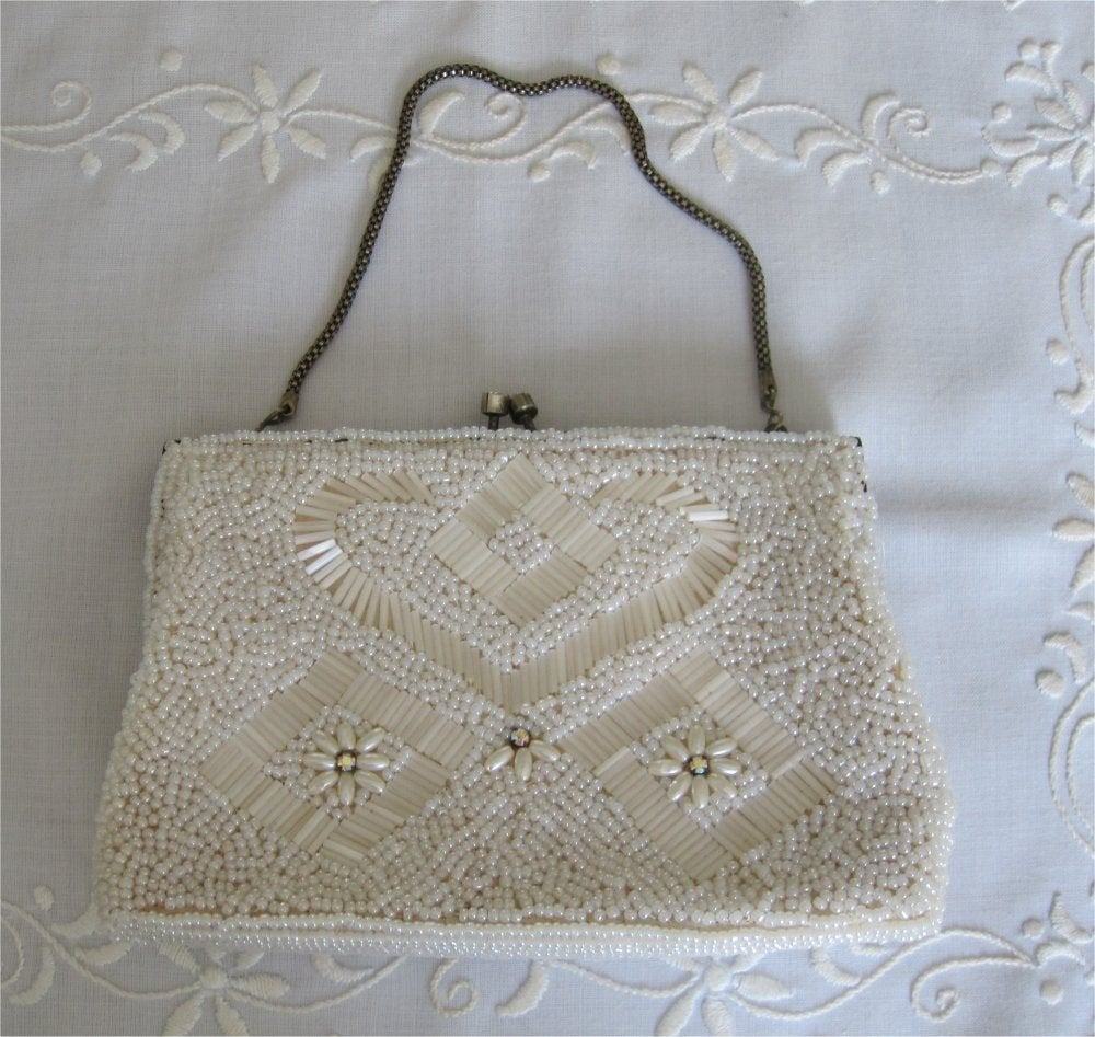Brocant kralentasje, witte kralen, strass bloemen, Antiek en Kunst, Ophalen of Verzenden