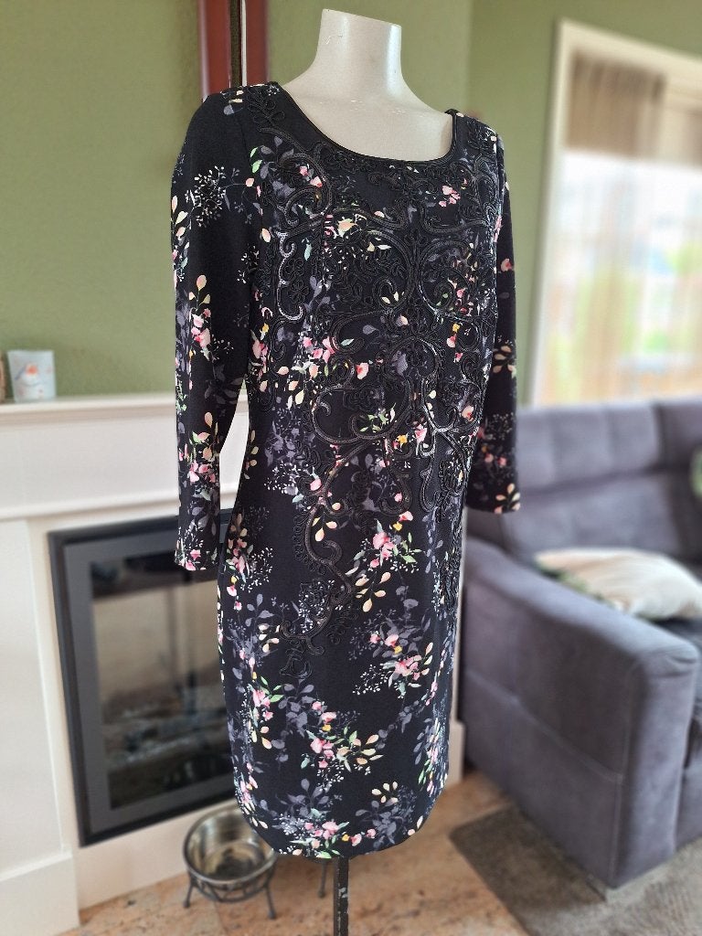 K-Design zwarte jurk met bloemen en borduursels maat XL, Kleding | Dames, K-design, Zwart, Maat 46/48 (XL) of groter, Ophalen of Verzenden