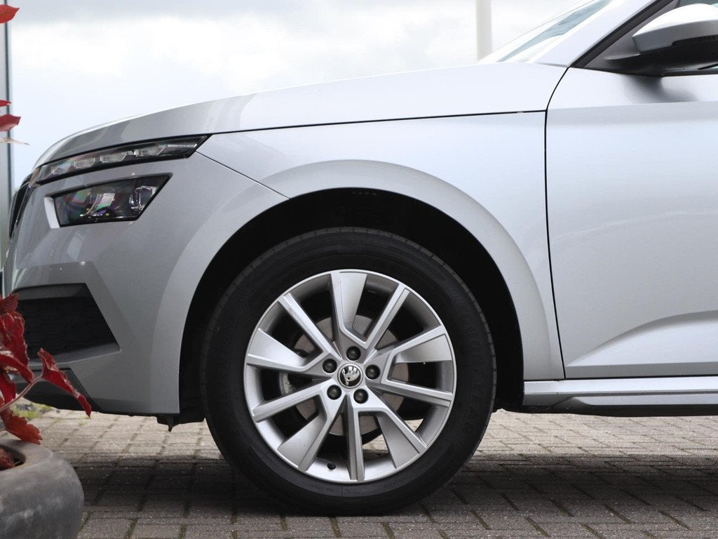Skoda Kamiq 1.0 TSI 110 pk Style | Navigatie | Camera | LED, Voorwielaandrijving, 1154 kg, Gebruikt, 620 kg