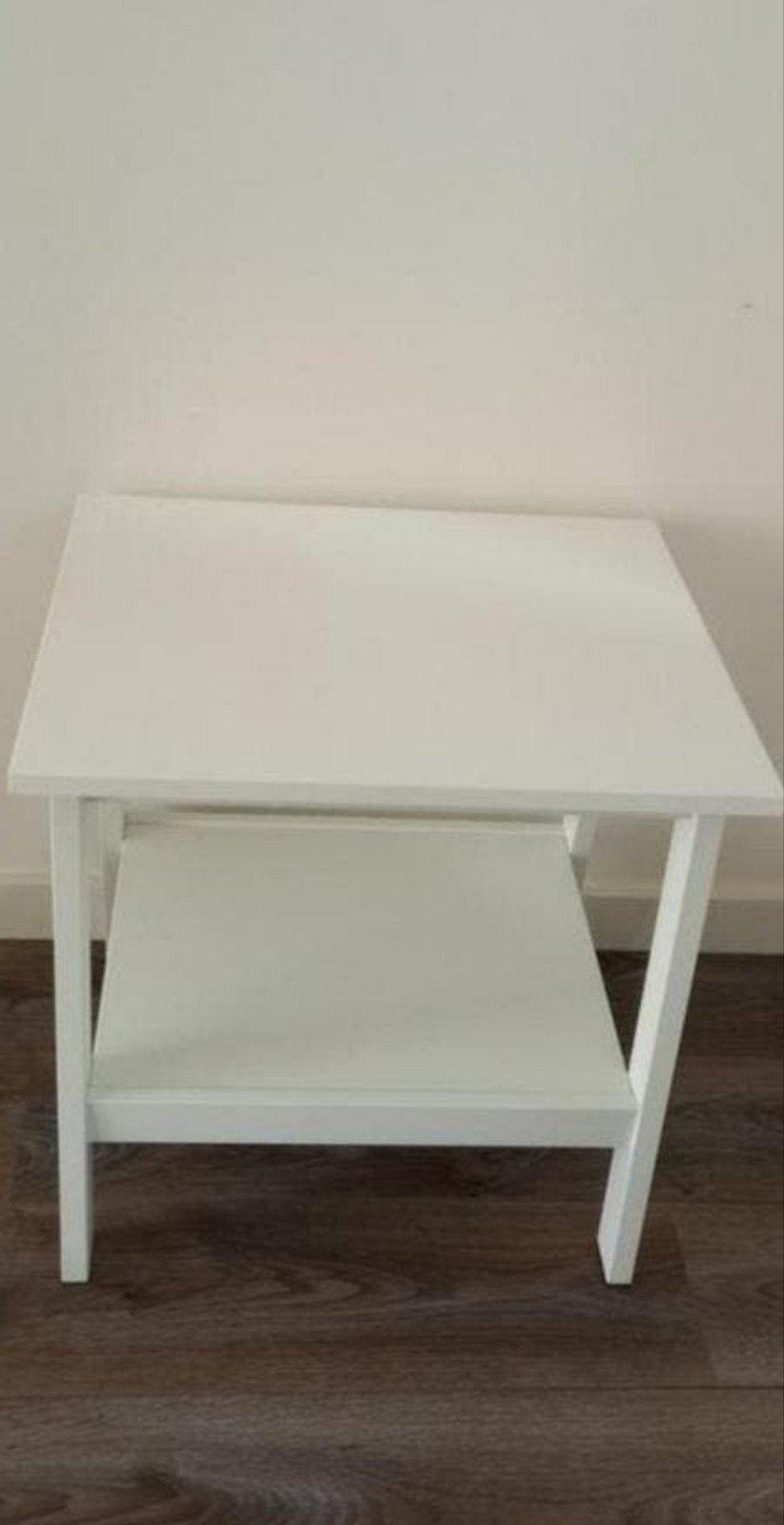 Witte bijzettafel met opbergplank, Huis en Inrichting, Gebruikt, Modern, Scandinavisch, 55 tot 75 cm, Rechthoekig