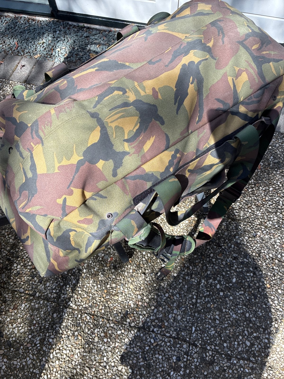tas met slaapzak en kleinere tas - Camouflage leger, Ophalen, 30 cm of meer, Gebruikt, 60 tot 80 cm