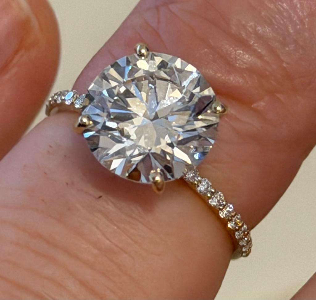 Gouden (trouw) ring met VS1 diamant van maar liefst 4.18ct!, Nieuw, Ophalen of Verzenden, 17 tot 18, Met edelsteen