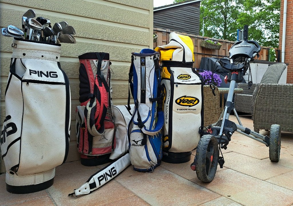 Drie golftassen en diverse clubs m, Ophalen, Gebruikt, Tas, Overige merken