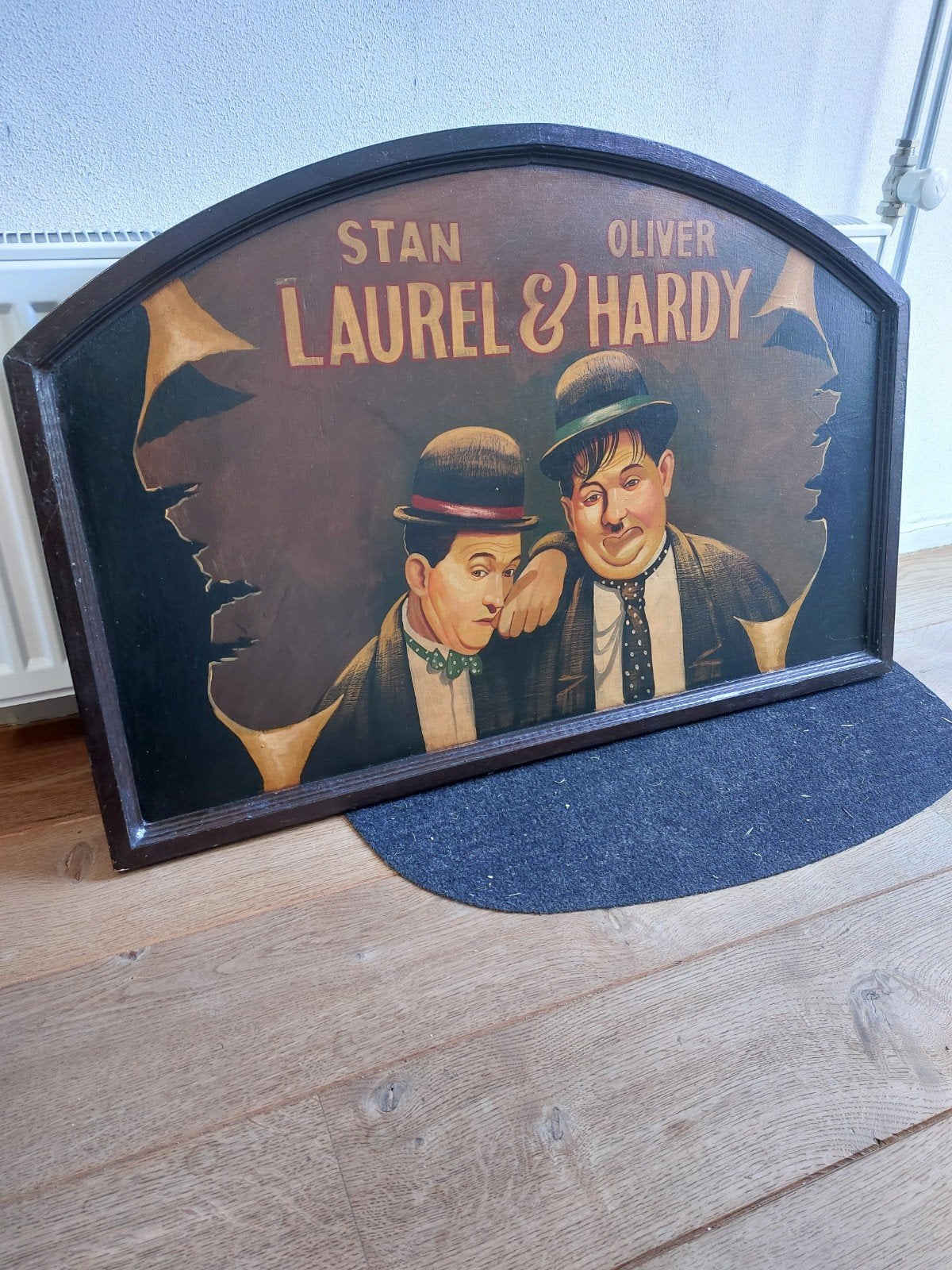 Wandbord Laurel & Hardy., Ophalen, Gebruikt, 60 cm, Hout