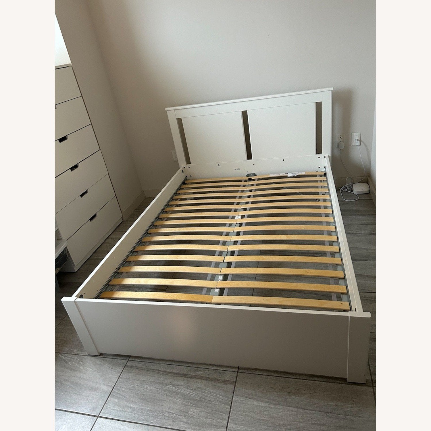Wit tweepersoonsbed met lattenbodem, Huis en Inrichting, Slaapkamer | Bedden, Ophalen, Gebruikt, Wit, Tweepersoons