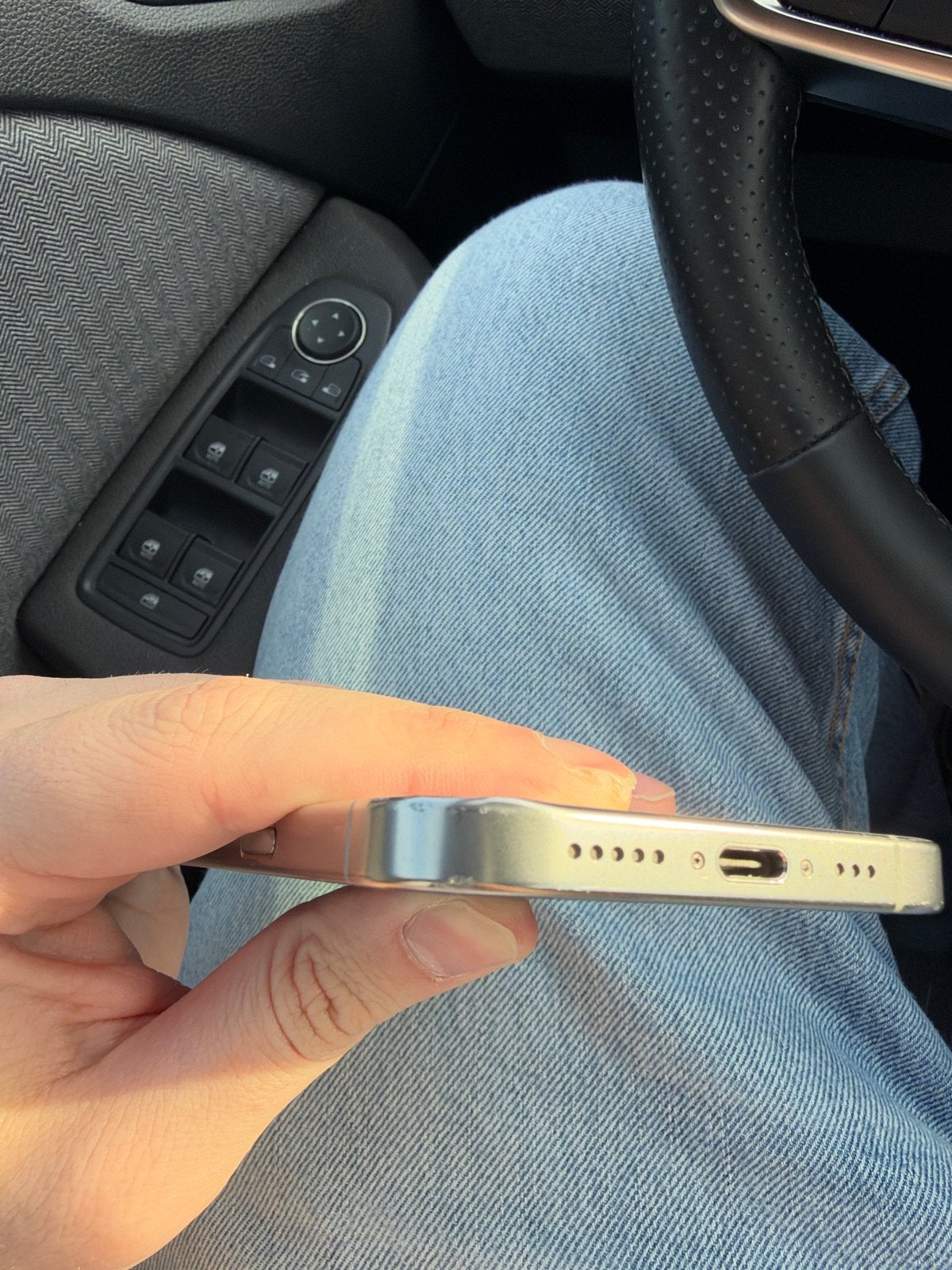 Foto 4 van iPhone 16 Pro met 77% batterijconditie