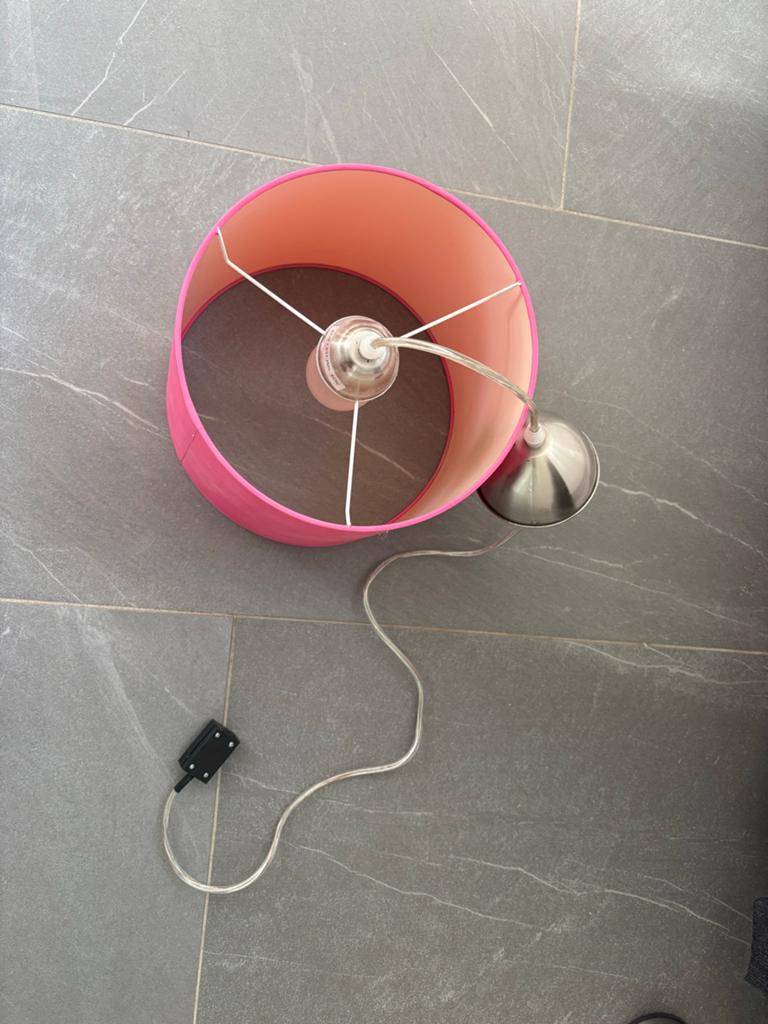 Roze hanglamp met E27 fitting, Huis en Inrichting, Lampen | Hanglampen, Ophalen, Gebruikt, Stof, Minder dan 50 cm