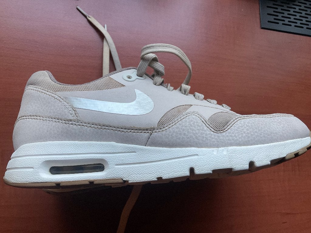 Beige NIKE AIR MAX maat 37.5 zgan, Ophalen of Verzenden, Zo goed als nieuw, Beige, Sneakers of Gympen