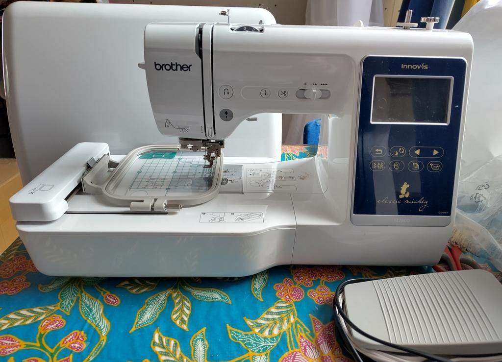 Brother naai- en borduurmachine M280D Disney editie, Hobby en Vrije tijd, Naaimachines en Toebehoren, Ophalen, Zo goed als nieuw